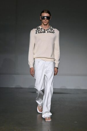 11/52 | MM6 Maison Margiela Spring 2025 | Photo: NOWFASHION.com MM6 Maison Margiela Spring 2025 | Photo: NOWFASHION.com