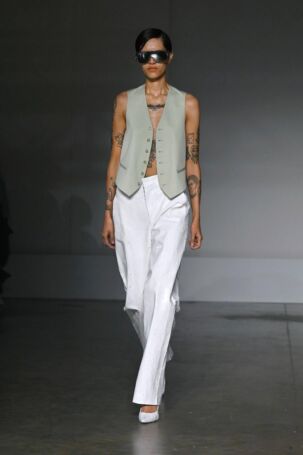 12/52 | MM6 Maison Margiela Spring 2025 | Photo: NOWFASHION.com MM6 Maison Margiela Spring 2025 | Photo: NOWFASHION.com