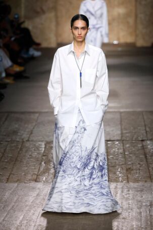8/47 | Moschino Spring 2025 | Photo: NOWFASHION.com Moschino Spring 2025 | Photo: NOWFASHION.com