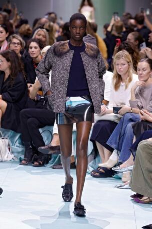 3/50 | Prada Spring 2025 | Photo: NOWFASHION.com Prada Spring 2025 | Photo: NOWFASHION.com