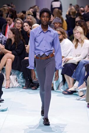 10/50 | Prada Spring 2025 | Photo: NOWFASHION.com Prada Spring 2025 | Photo: NOWFASHION.com