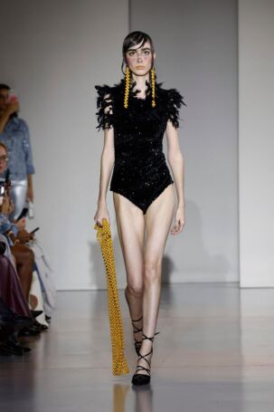 1/41 | Tokyo James Spring 2025 | Photo: NOWFASHION.com Tokyo James Spring 2025 | Photo: NOWFASHION.com
