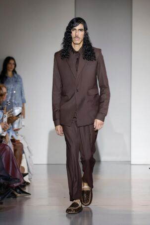 6/41 | Tokyo James Spring 2025 | Photo: NOWFASHION.com Tokyo James Spring 2025 | Photo: NOWFASHION.com