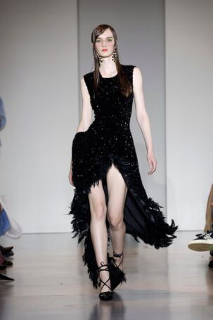 10/41 | Tokyo James Spring 2025 | Photo: NOWFASHION.com Tokyo James Spring 2025 | Photo: NOWFASHION.com