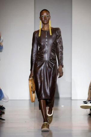 11/41 | Tokyo James Spring 2025 | Photo: NOWFASHION.com Tokyo James Spring 2025 | Photo: NOWFASHION.com