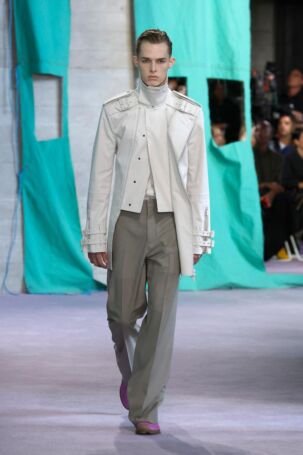 1/51 | Burberry Spring 2025 | Photo: NOWFASHION.com Burberry Spring 2025 | Photo: NOWFASHION.com