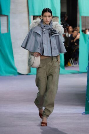 5/51 | Burberry Spring 2025 | Photo: NOWFASHION.com Burberry Spring 2025 | Photo: NOWFASHION.com