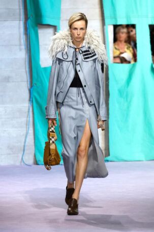 7/51 | Burberry Spring 2025 | Photo: NOWFASHION.com Burberry Spring 2025 | Photo: NOWFASHION.com
