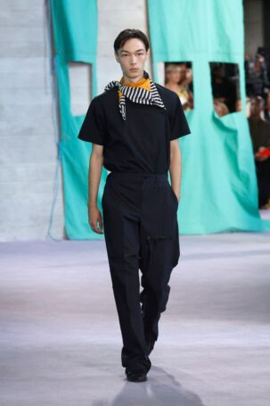 8/51 | Burberry Spring 2025 | Photo: NOWFASHION.com Burberry Spring 2025 | Photo: NOWFASHION.com