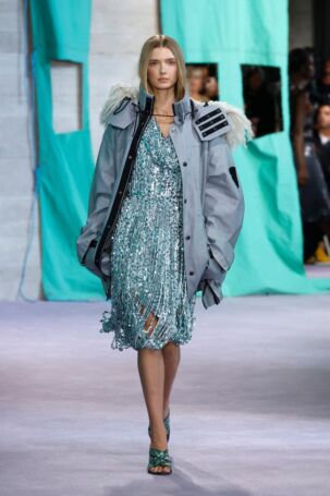 12/51 | Burberry Spring 2025 | Photo: NOWFASHION.com Burberry Spring 2025 | Photo: NOWFASHION.com