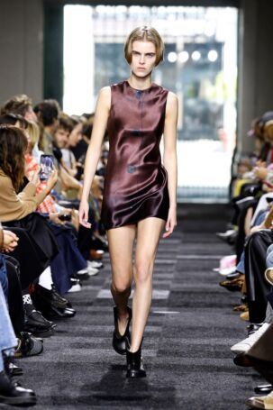 1/41 | JW Anderson Spring 2025 | Photo: NOWFASHION.com JW Anderson Spring 2025 | Photo: NOWFASHION.com