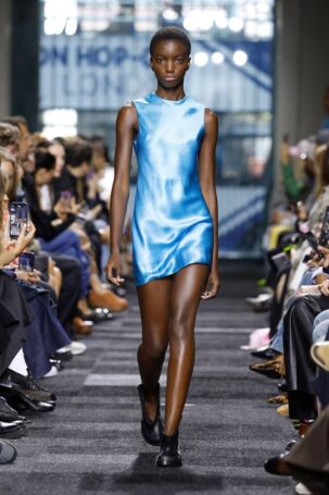 4/41 | JW Anderson Spring 2025 | Photo: NOWFASHION.com JW Anderson Spring 2025 | Photo: NOWFASHION.com
