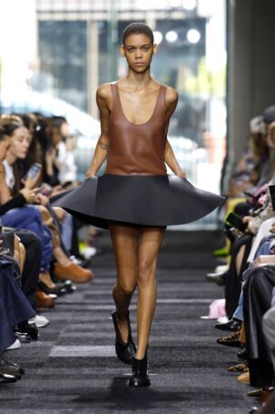 8/41 | JW Anderson Spring 2025 | Photo: NOWFASHION.com JW Anderson Spring 2025 | Photo: NOWFASHION.com
