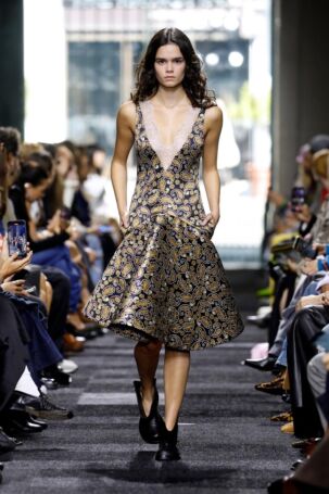 9/41 | JW Anderson Spring 2025 | Photo: NOWFASHION.com JW Anderson Spring 2025 | Photo: NOWFASHION.com