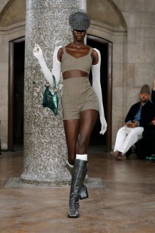 12/38 | KNWLS Spring 2025 | Photo: NOWFASHION.com KNWLS Spring 2025 | Photo: NOWFASHION.com