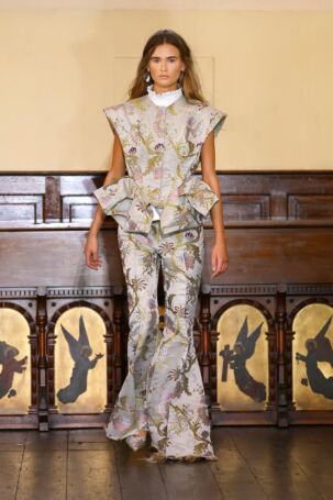 1/43 | Marques'Almeida Spring 2025 | Photo: NOWFASHION.com Marques'Almeida Spring 2025 | Photo: NOWFASHION.com