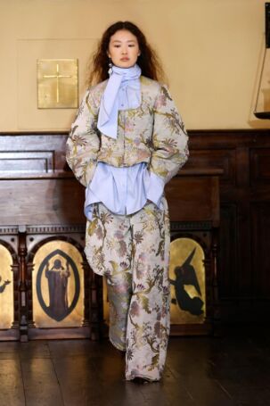 2/43 | Marques'Almeida Spring 2025 | Photo: NOWFASHION.com Marques'Almeida Spring 2025 | Photo: NOWFASHION.com
