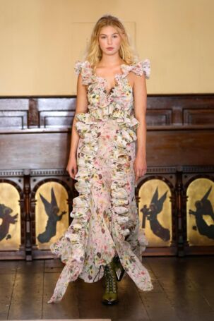 10/43 | Marques'Almeida Spring 2025 | Photo: NOWFASHION.com Marques'Almeida Spring 2025 | Photo: NOWFASHION.com