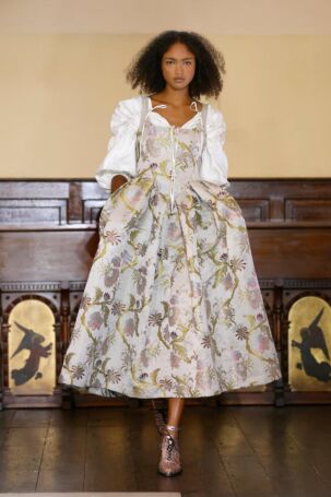 11/43 | Marques'Almeida Spring 2025 | Photo: NOWFASHION.com Marques'Almeida Spring 2025 | Photo: NOWFASHION.com