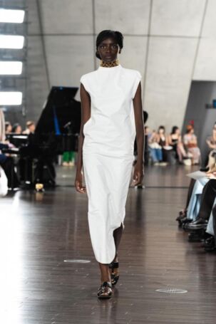 1/44 | HARUNOBUMURATA Spring 2025 | Photo Credit: JFWO Japan Fashion Week Organization HARUNOBUMURATA Spring 2025 | Photo Credit: JFWO Japan Fashion Week Organization