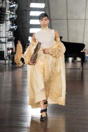 9/44 | HARUNOBUMURATA Spring 2025 | Photo Credit: JFWO Japan Fashion Week Organization HARUNOBUMURATA Spring 2025 | Photo Credit: JFWO Japan Fashion Week Organization