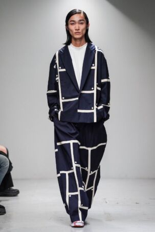2/19 | MITSURU OKAZAKI Spring 2025 | Courtesy of Japan Fashion Week Organization MITSURU OKAZAKI Spring 2025 | Courtesy of Japan Fashion Week Organization