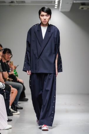 3/19 | MITSURU OKAZAKI Spring 2025 | Courtesy of Japan Fashion Week Organization MITSURU OKAZAKI Spring 2025 | Courtesy of Japan Fashion Week Organization
