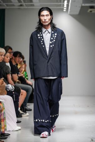 4/19 | MITSURU OKAZAKI Spring 2025 | Courtesy of Japan Fashion Week Organization MITSURU OKAZAKI Spring 2025 | Courtesy of Japan Fashion Week Organization