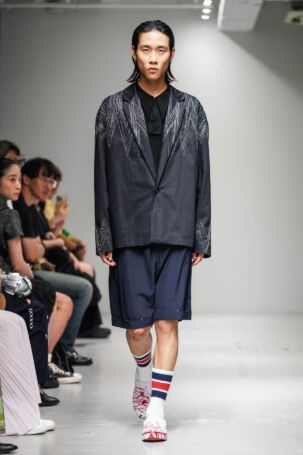 5/19 | MITSURU OKAZAKI Spring 2025 | Courtesy of Japan Fashion Week Organization MITSURU OKAZAKI Spring 2025 | Courtesy of Japan Fashion Week Organization