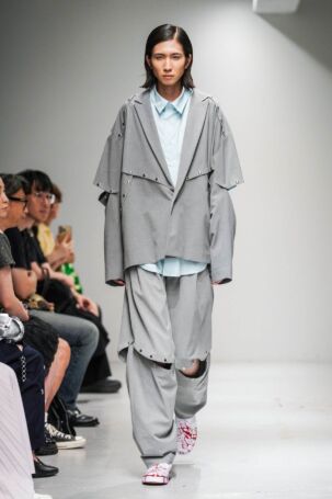 8/19 | MITSURU OKAZAKI Spring 2025 | Courtesy of Japan Fashion Week Organization MITSURU OKAZAKI Spring 2025 | Courtesy of Japan Fashion Week Organization