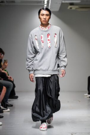 9/19 | MITSURU OKAZAKI Spring 2025 | Courtesy of Japan Fashion Week Organization MITSURU OKAZAKI Spring 2025 | Courtesy of Japan Fashion Week Organization