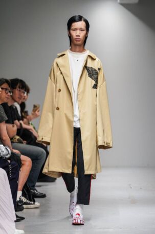 10/19 | MITSURU OKAZAKI Spring 2025 | Courtesy of Japan Fashion Week Organization MITSURU OKAZAKI Spring 2025 | Courtesy of Japan Fashion Week Organization