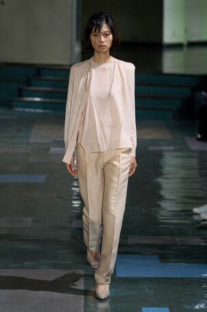 1/41 | pillings Spring 2025 | Photo Credit: JFWO Japan Fashion Week Organization pillings Spring 2025 | Photo Credit: JFWO Japan Fashion Week Organization