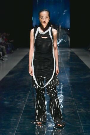 2/25 | Seivson Spring 2025 | Photo Credit: JFWO Japan Fashion Week Organization Seivson Spring 2025 | Photo Credit: JFWO Japan Fashion Week Organization