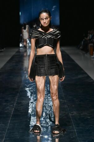 6/25 | Seivson Spring 2025 | Photo Credit: JFWO Japan Fashion Week Organization Seivson Spring 2025 | Photo Credit: JFWO Japan Fashion Week Organization