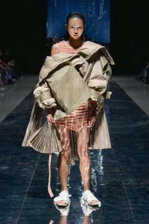 10/25 | Seivson Spring 2025 | Photo Credit: JFWO Japan Fashion Week Organization Seivson Spring 2025 | Photo Credit: JFWO Japan Fashion Week Organization