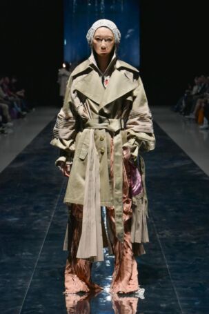 11/25 | Seivson Spring 2025 | Photo Credit: JFWO Japan Fashion Week Organization Seivson Spring 2025 | Photo Credit: JFWO Japan Fashion Week Organization