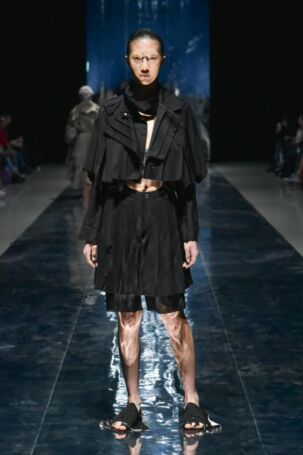 12/25 | Seivson Spring 2025 | Photo Credit: JFWO Japan Fashion Week Organization Seivson Spring 2025 | Photo Credit: JFWO Japan Fashion Week Organization