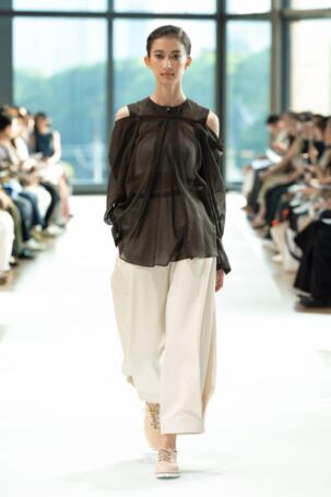 4/36 | support surface Spring 2025 | Photo Credit: JFWO Japan Fashion Week Organization support surface Spring 2025 | Photo Credit: JFWO Japan Fashion Week Organization