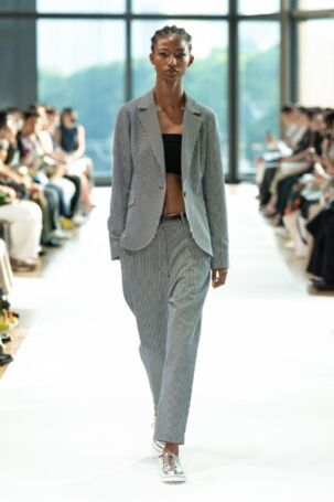 8/36 | support surface Spring 2025 | Photo Credit: JFWO Japan Fashion Week Organization support surface Spring 2025 | Photo Credit: JFWO Japan Fashion Week Organization