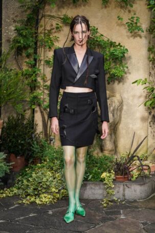 1/35 | VIVIANO Spring 2025 | Courtesy of Japan Fashion Week Organization VIVIANO Spring 2025 | Courtesy of Japan Fashion Week Organization