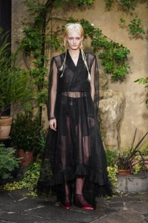 2/35 | VIVIANO Spring 2025 | Courtesy of Japan Fashion Week Organization VIVIANO Spring 2025 | Courtesy of Japan Fashion Week Organization