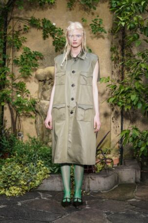 8/35 | VIVIANO Spring 2025 | Courtesy of Japan Fashion Week Organization VIVIANO Spring 2025 | Courtesy of Japan Fashion Week Organization