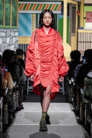 2/34 | yoshiokubo Spring 2025 | Courtesy of Japan Fashion Week Organization yoshiokubo Spring 2025 | Courtesy of Japan Fashion Week Organization