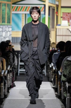 7/34 | yoshiokubo Spring 2025 | Courtesy of Japan Fashion Week Organization yoshiokubo Spring 2025 | Courtesy of Japan Fashion Week Organization