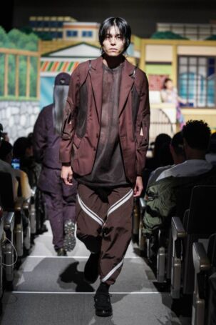 10/34 | yoshiokubo Spring 2025 | Courtesy of Japan Fashion Week Organization yoshiokubo Spring 2025 | Courtesy of Japan Fashion Week Organization
