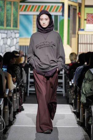 11/34 | yoshiokubo Spring 2025 | Courtesy of Japan Fashion Week Organization yoshiokubo Spring 2025 | Courtesy of Japan Fashion Week Organization