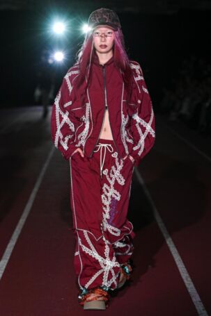 7/38 | YUEQI QI Spring 2025 | Photo: Ko Tsuchiya | Courtesy of JFWO Japan Fashion Week Organization YUEQI QI Spring 2025 | Photo: Ko Tsuchiya | Courtesy of JFWO Japan Fashion Week Organization