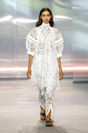 1/52 | 3.1 Phillip Lim Spring 2025 | Photo: NOWFASHION.com 3.1 Phillip Lim Spring 2025 | Photo: NOWFASHION.com