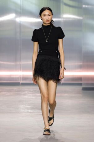 6/52 | 3.1 Phillip Lim Spring 2025 | Photo: NOWFASHION.com 3.1 Phillip Lim Spring 2025 | Photo: NOWFASHION.com